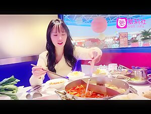 chinese porn(萝莉社)(lls-85)有这样的女朋友在身边你还有心思工作吗-半雪