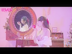 chinese porn(皇家华人)(ras-251)圣诞物语 红苹果的诱惑-梁佳芯