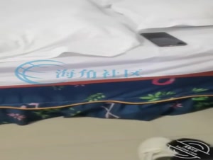 海角社区大神丝袜控飞哥的舅妈情史 拿下商场下层销售电器的丝袜女内射逼里