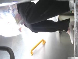 学院女厕偷拍黑裤小美女 微毛肥鲍鱼极其的粉嫩