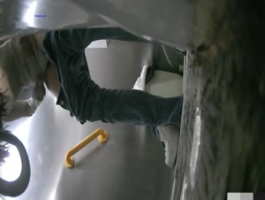 大学校园女厕全景偷拍多位漂亮学妹嘘嘘 各种美鲍轮流呈现3