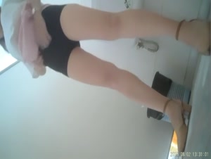 办公楼女厕全景偷拍美女前台的极品一线小嫩鲍