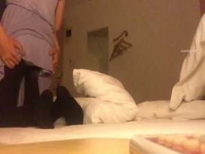 眼镜哥周末约炮美女同事特意穿上瑜伽裤啪啪