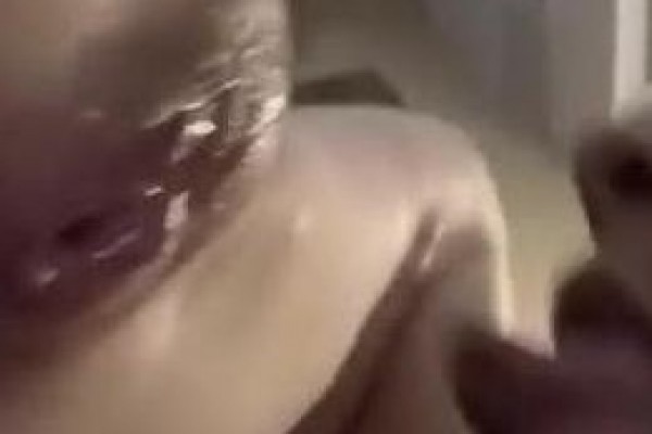 漂亮大奶美眉 啊 疼 小哥哥的大肉棒真厉害 直接给我操喷了 哥哥估计也喝饱了 嘿嘿