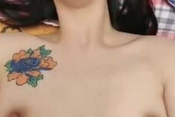 漂亮美眉 啊 爸爸不要磨豆豆 骚逼受不了 插进来 用力顶我 顶我的骚逼 表情够骚 骚话不停 就是奶子小了些