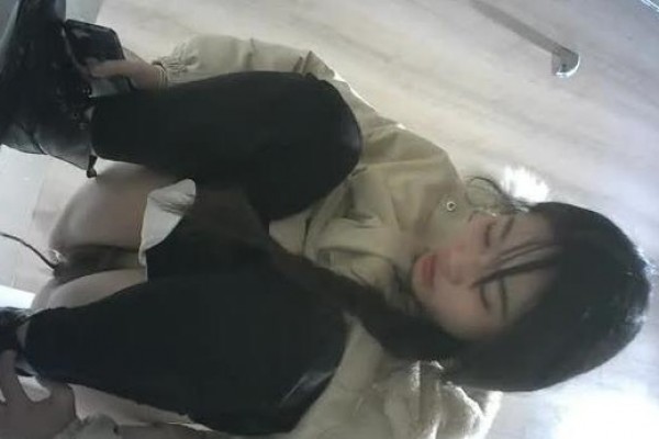 精品厕拍三个漂亮妹纸来献逼