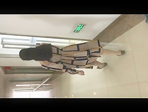 国内厕拍大神陆游四处尾随美女厕拍系列 多场景隔板女厕近距离拍逼几个极品美逼