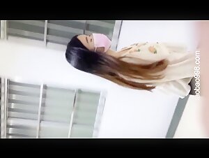 医院女厕跟踪拍摄高跟长发美女 走路都是飘的 肥鲍鱼张着口