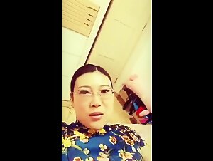 眼镜旗袍阿姨 在家被无套输出 多毛鲍鱼水超多 听着特诱人