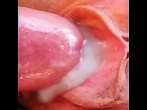 极品鲍鱼粉嫩如鱼喷射瞬间，极致美感,我就蹭蹭不进去,试问自己能做到吗！