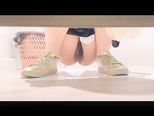 办公大楼女厕偷拍公司美女同事 鲍鱼粉嫩两片唇肉磨得发亮