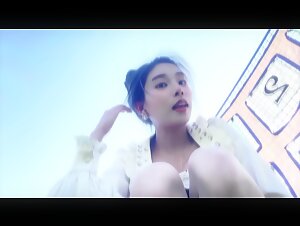 厕拍作品气质校花被同宿舍女生嫉妒偷拍嫩B镜头特写