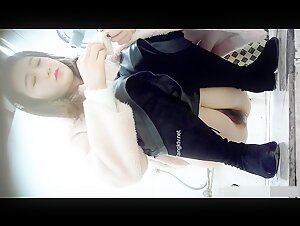 2024-一月最新放出 Etz酒吧女厕全景偷拍女神拉屎！学妹！御姐！高跟丝袜角度完美，光线一流