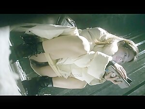 KTV女厕蹲守偷拍 肉丝长发美女 肥唇被磨得发白发亮