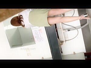 酒店女厕偷拍短裙高跟少妇 干净的肥鲍鱼圆圆的逼洞