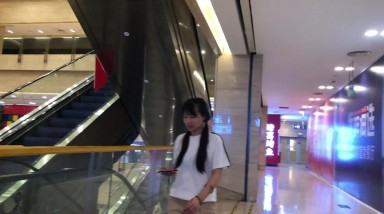 商场一路跟踪尾随小嫩妹 近距离偷拍粉嫩的鲍鱼