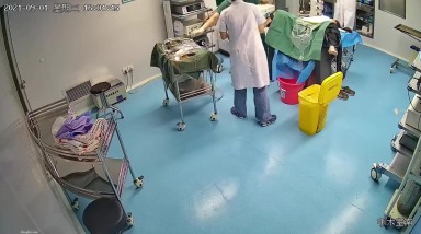 2021九月最新流出黑客【破解医院妇科摄像头】偷拍人流夹取及插尿管妇科手术 有个护士在用手机看内窥映像