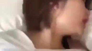 真实操小女友系列 妹子有点害羞不敢叫 不叫就不叫看表情 最后连表情都不让看骂人了