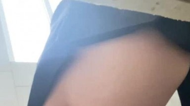 【重磅福利】牛逼厕拍大神震撼贴B特写公共女厕TP 还敢拍露脸镜头 犹如在现场观看一样 超刺激  (11)