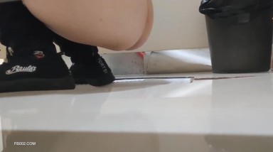 【重磅福利】牛逼厕拍大神震撼贴B特写公共女厕TP 还敢拍露脸镜头 犹如在现场观看一样 超刺激 (20)