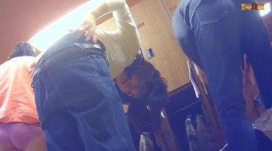 The real secret photos of the dressing room of the female guests in the public bath center, the seductive spring scenery inside, there are old and young, fat and thin, each with a big butt is really rare 2V            