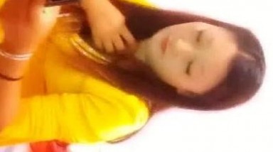 站街女探花大萌萌下午城中村性地探秘天气太冷没啥货80块整了个稀毛少妇服务态度还不错