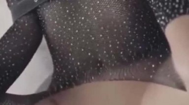 大奶美女 无毛鲍鱼真的太嫩太紧 一分钟就缴枪 奶子是极品晃的也好看