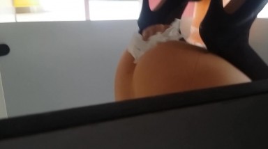 被发现2顶级福利资源厕拍圈内牛人大胆闯入女厕拍妹子方便时强拍脸强摸逼被发现翻车系列全是名场面