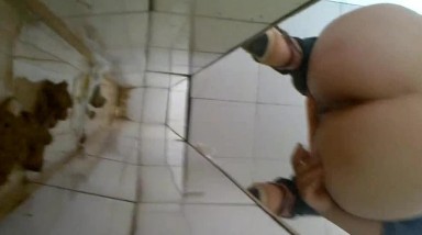 被发现3顶级福利资源厕拍圈内牛人大胆闯入女厕拍妹子方便时强拍脸强摸逼被发现翻车系列全是名场面