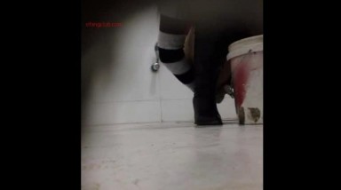 被发现10顶级福利资源厕拍圈内牛人大胆闯入女厕拍妹子方便时强拍脸强摸逼被发现翻车系列全是名场面