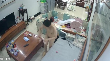 家庭摄像头破解 偷窥少妇光屁屁换衣服
