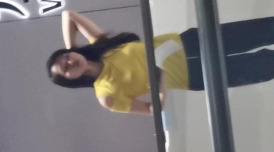 6牛逼坑神购物商城蹲守女卫生间偸拍多位高颜值女神小姐姐大小便拍脸又拍逼原档4K画质