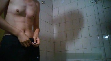 邪恶的房东 出租屋偷拍刚下班纺织女工洗澡