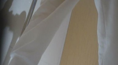 商场女厕偷拍白裤子美女 下面阴唇又黑又长