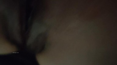 大神把手机伸到制服少妇的屁股底下 直接拍大肥B 真过瘾