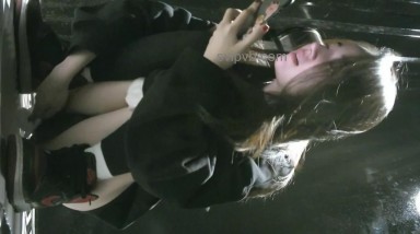 一月最新流出夜总会KTV女厕偷拍小姐尿尿 瑜伽裤高颜值小姐姐边尿尿边视频通话有说有笑