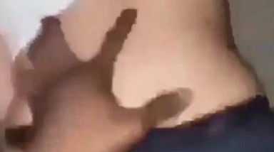 少妇被黑大吊干到腿发抖 这么粗长的鸡吧插入菊花确实痛苦 估计又要几天不能粑粑