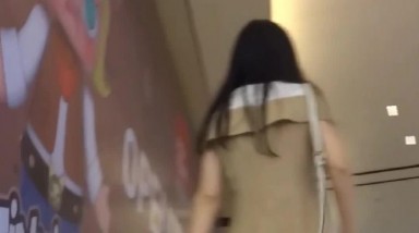 无内裙底偷拍之重磅露脸抄底没穿内裤逛街的小少妇黑B被拍的清清楚楚S的可以呀