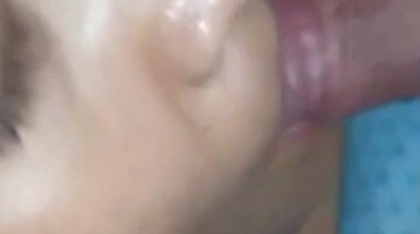 妈妈喝醉了 儿子乘机让妈妈口口 太鸡动用力过猛差点发现 赶紧逃 到卫生间紫薇出货了