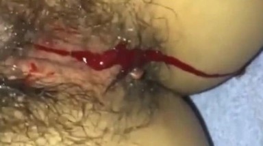 真实给女友破处全过程 别动 疼疼 拿纸擦一下 后面貌似不给操了 咋也没破过处没见过处女血 看着挺刺激