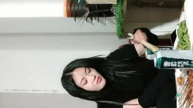 2022 2 10【大内密探008】泡良高手带妹子回宿舍，吃饱喝足操逼，慢慢凑近摸摸搞搞，美女欲拒还迎，按到床上扒掉裤子操