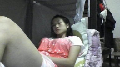 【无印原版】偷拍女生宿舍妹子自慰,高潮后空虚的看着给她来带快感的手指头,然后擦干淫水后继续复习经济法基础