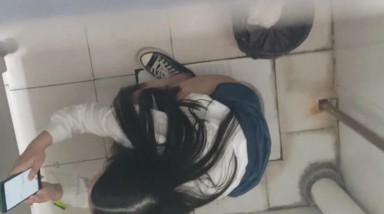 女厕最新女厕厕拍学校偷拍校花壮胆尾随某艺术班学委上厕所 - 亚色影库->