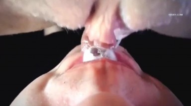 近距离欣赏舔大肥鲍鱼 这白浆 技术一流 妹子真能喷 把哥们都吃撑了 可以学学 高清原档