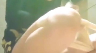 偷窥高颜值气质少妇嘘嘘 尿尿真猛 不停擦内内 尿裤子了 肯定不是 估计高潮流淫水了