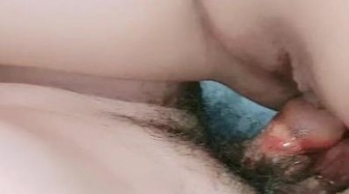 破处现场，大奶子小嫩逼露脸被大哥带到宾馆破处，口交乳交大鸡巴，无套抽插爆草干得鸡巴上全是血浪荡呻吟