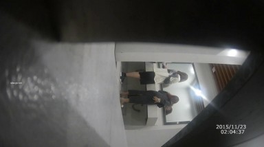 【女厕厕拍系列】学校，嫩！结果碰到醉酒如厕女孩被胖屌丝捡尸