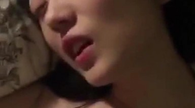 被灌醉的女人，身材高挑的大长腿妹子拍完婚纱，把她灌醉 趁机推倒，迷迷糊糊的样子 被操无力反抗