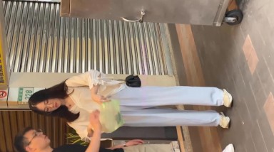 餐厅女厕偷拍陪男朋友一起来吃饭眼镜小姐姐,估计男朋友都不知道她是无毛白虎逼 - 亚色影库->