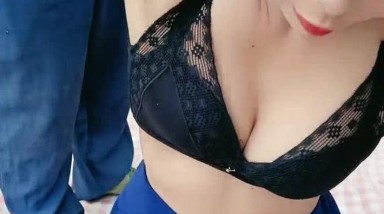 户外野战 露脸淫荡人妻小树林勾引拾柴老人 吸吮肉棒勃起依旧坚挺 老汉推车无套后入内射 老头真是爽翻了